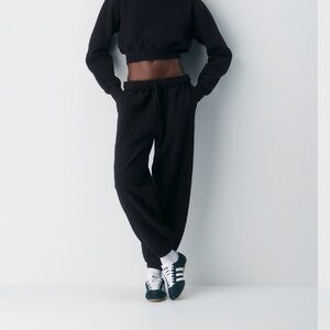 Aritzia Black Women's Jogger Pants